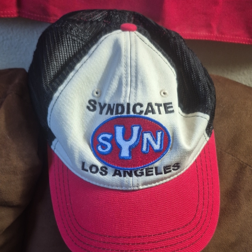 Syndicate Los Angeles Red and Black Trucker Hat Looks New